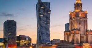 Warszawa atrakcje dla młodzieży: sprawdzone miejsca, które warto odwiedzić